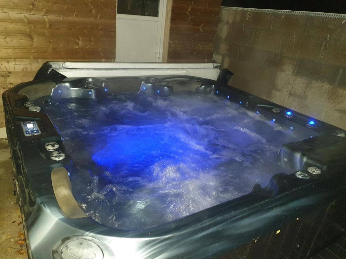 Gite Atypique Avec Jacuzzi Hillion Luaran gambar